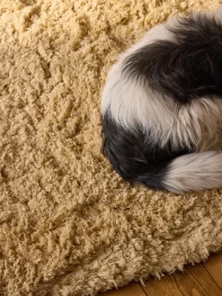 Alfombra artesanal con forma orgánica Tully