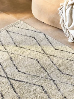 Alfombra artesanal de algodón con flecos Bina