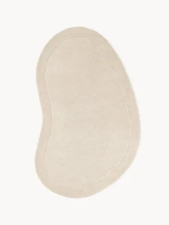 Alfombra artesanal de lana con forma orgánica Kadey