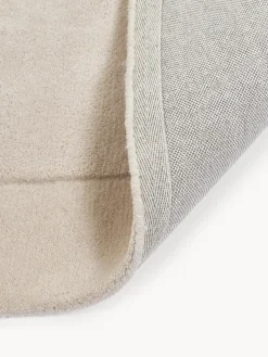 Alfombra artesanal de lana con forma orgánica Kadey