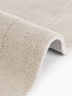 Alfombra artesanal de lana con forma orgánica Kadey