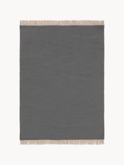 Alfombra artesanal de lana con flecos Liv