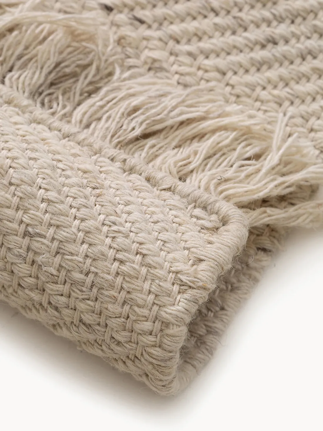 Alfombra artesanal de lana con flecos Lars