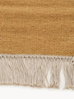 Alfombra artesanal de lana con flecos Liv