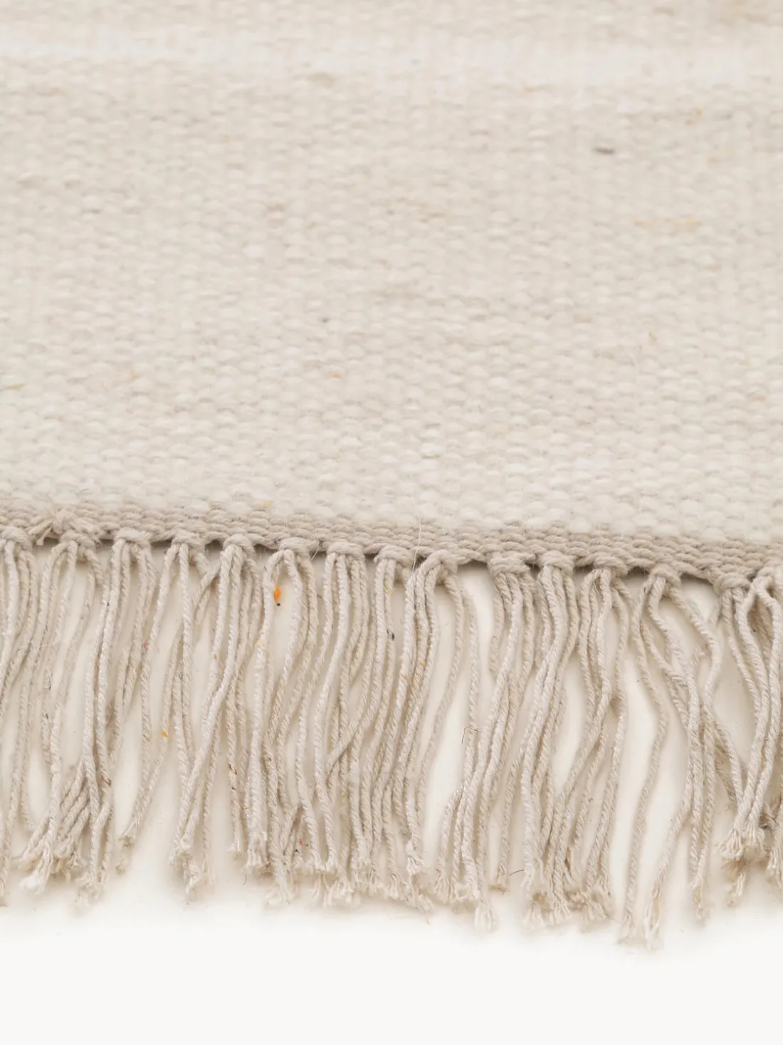 Alfombra artesanal de lana con flecos Liv