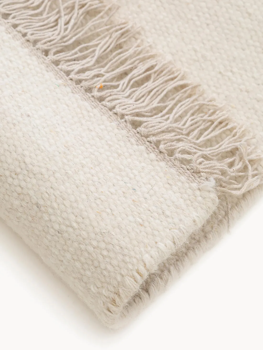 Alfombra artesanal de lana con flecos Liv