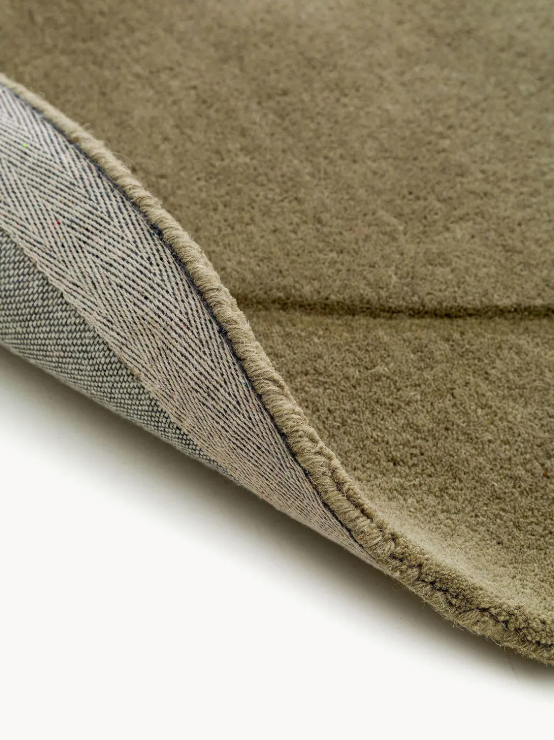 Alfombra artesanal de lana con forma orgánica Shape