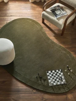 Alfombra artesanal de lana con forma orgánica Kadey