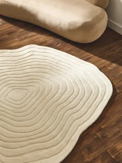 Alfombra artesanal de lana de forma orgánica Niria