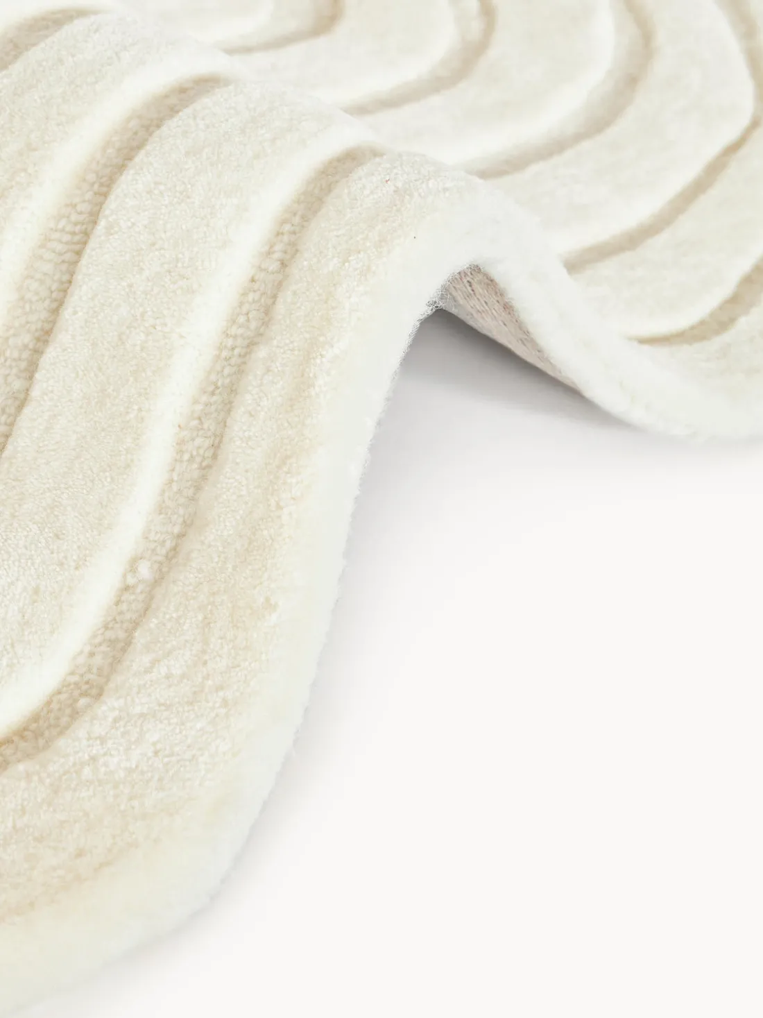 Alfombra artesanal de lana de forma orgánica Niria