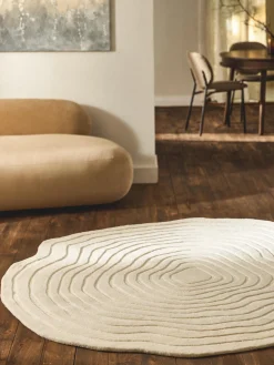 Alfombra artesanal de lana de forma orgánica Niria