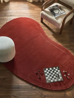 Alfombra artesanal de lana con forma orgánica Kadey