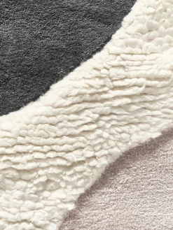 Alfombra artesanal de lana texturizada Silas