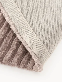 Alfombra artesanal de lana texturizada Silas