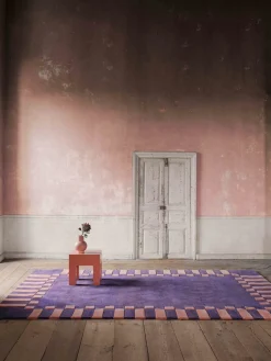 Alfombra artesanal de lana de pelo largo Tekla Frame