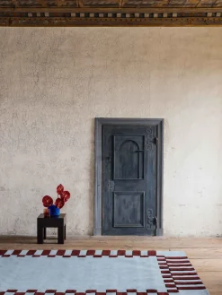 Alfombra artesanal de lana de pelo largo Tekla Frame