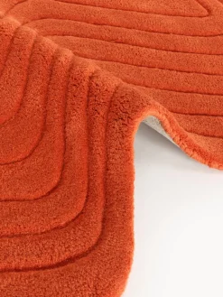 Alfombra artesanal de lana con forma orgánica Aliza