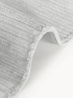 Alfombra artesanal de pelo largo texturizada Wes