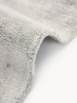 Alfombra artesanal de viscosa Jane