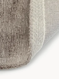 Alfombra artesanal de viscosa Jane