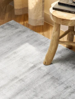 Alfombra artesanal de viscosa Jane