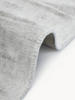 Alfombra artesanal de viscosa Jane