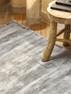 Alfombra artesanal de viscosa Jane