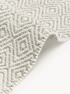 Alfombra artesanal exterior con estampado de rombos vintage Rika