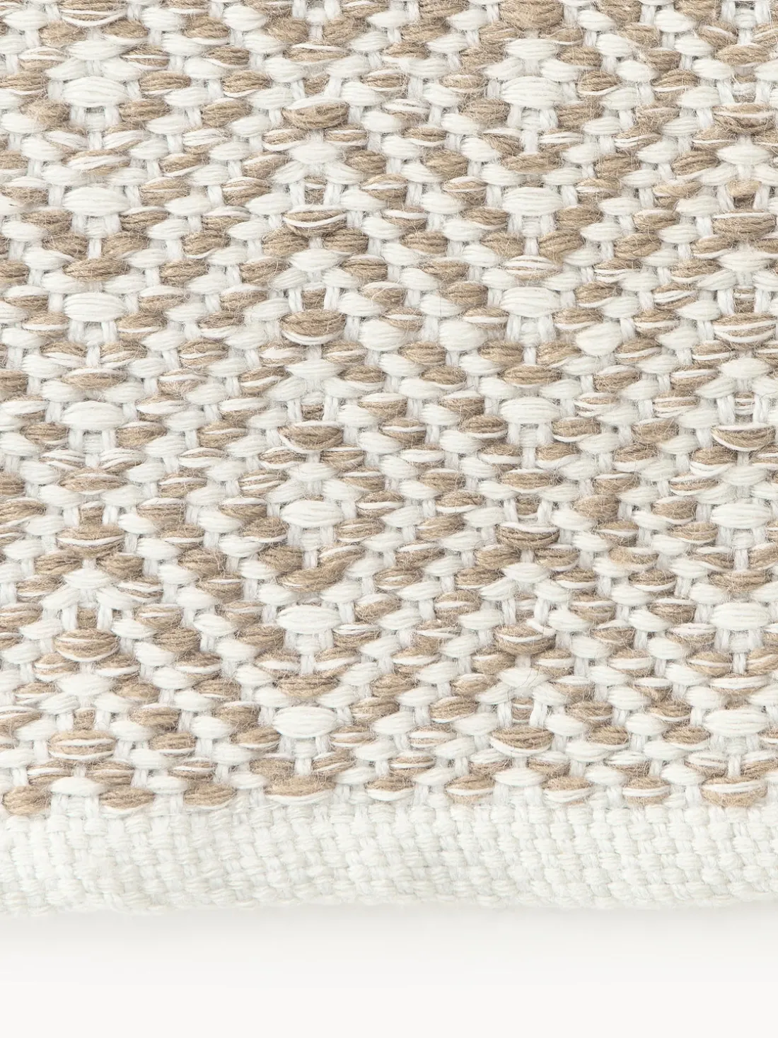 Alfombra artesanal exterior con estampado de rombos vintage Rika