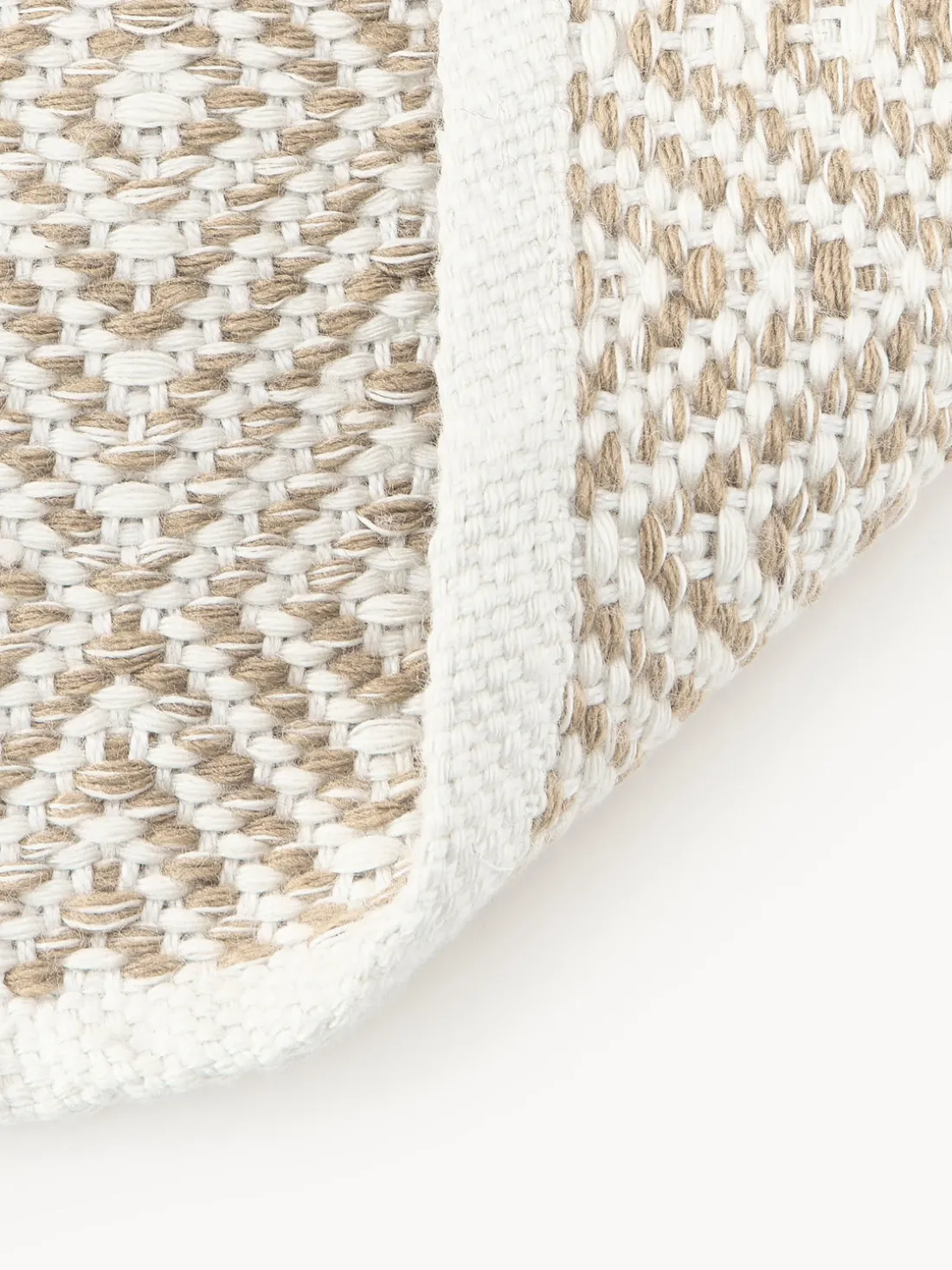 Alfombra artesanal exterior con estampado de rombos vintage Rika