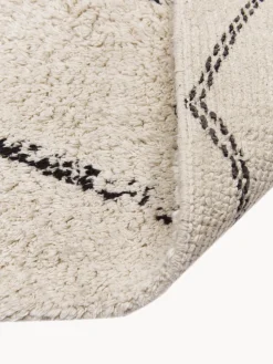 Alfombra corredor artesanal de algodón con diseño de rombos y flecos Bina