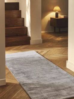 Alfombra corredor artesanal de viscosa Jane