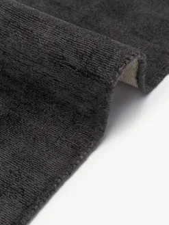 Alfombra corredor artesanal de viscosa Jane