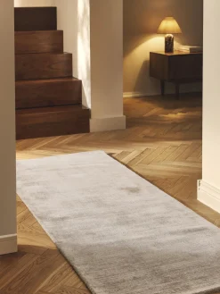 Alfombra corredor artesanal de viscosa Jane