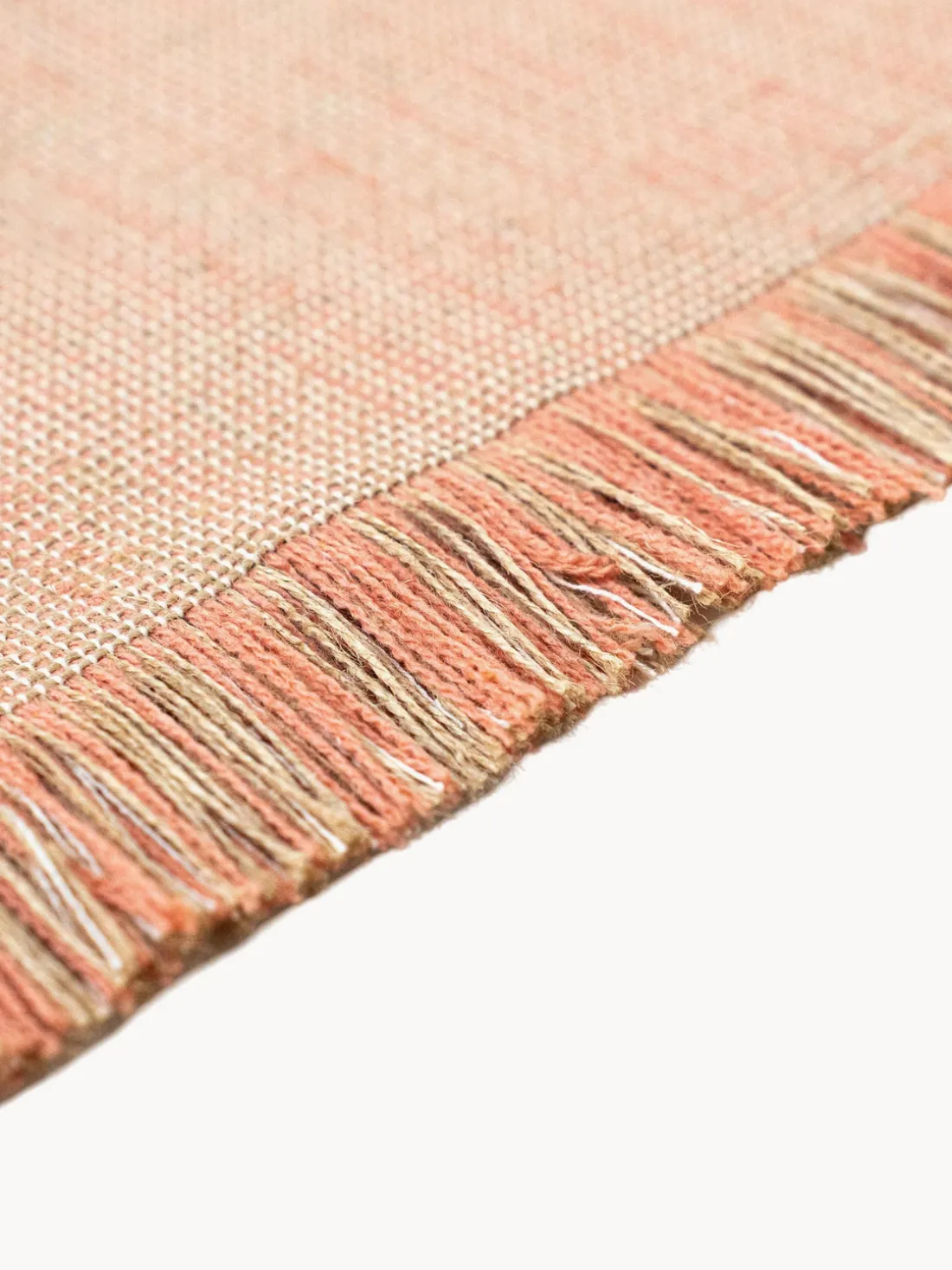 Alfombra corredor de pelo corto con flecos de diseño Folkform Monochrome