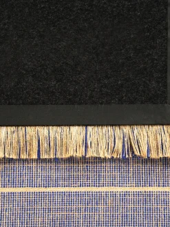 Alfombra corredor de pelo corto con flecos de diseño Folkform Monochrome