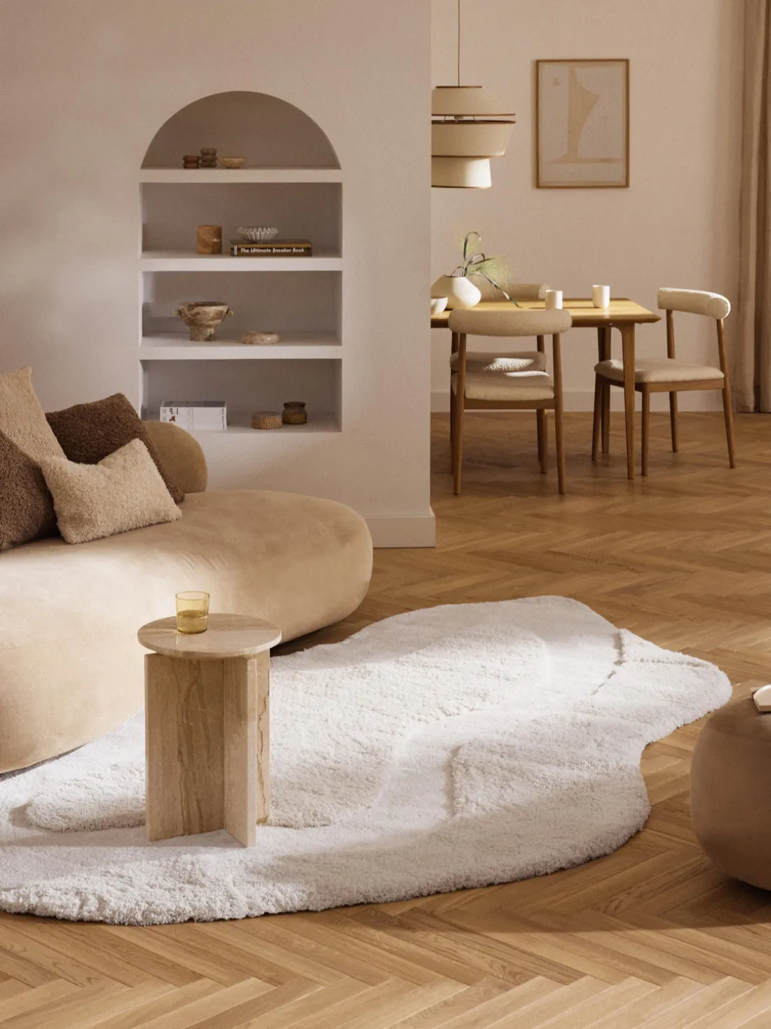 Alfombra esponjosa con forma orgánica Kyla