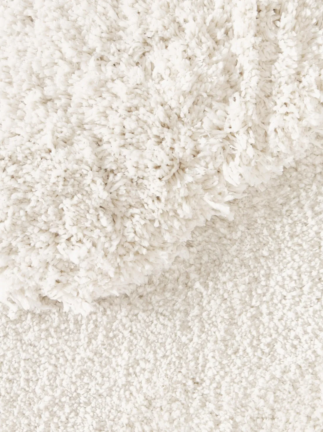 Alfombra esponjosa con forma orgánica Kyla