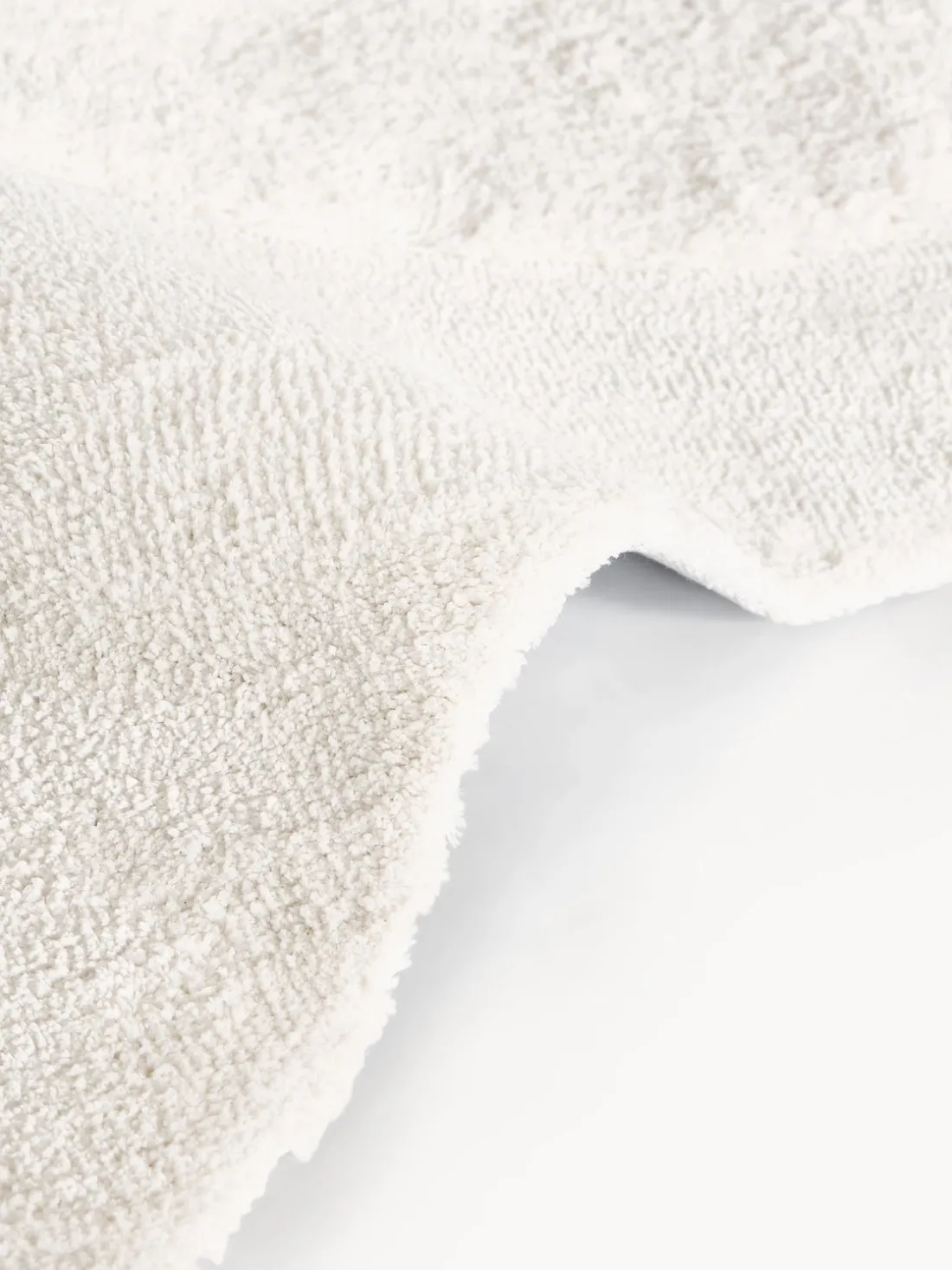 Alfombra esponjosa con forma orgánica Kyla