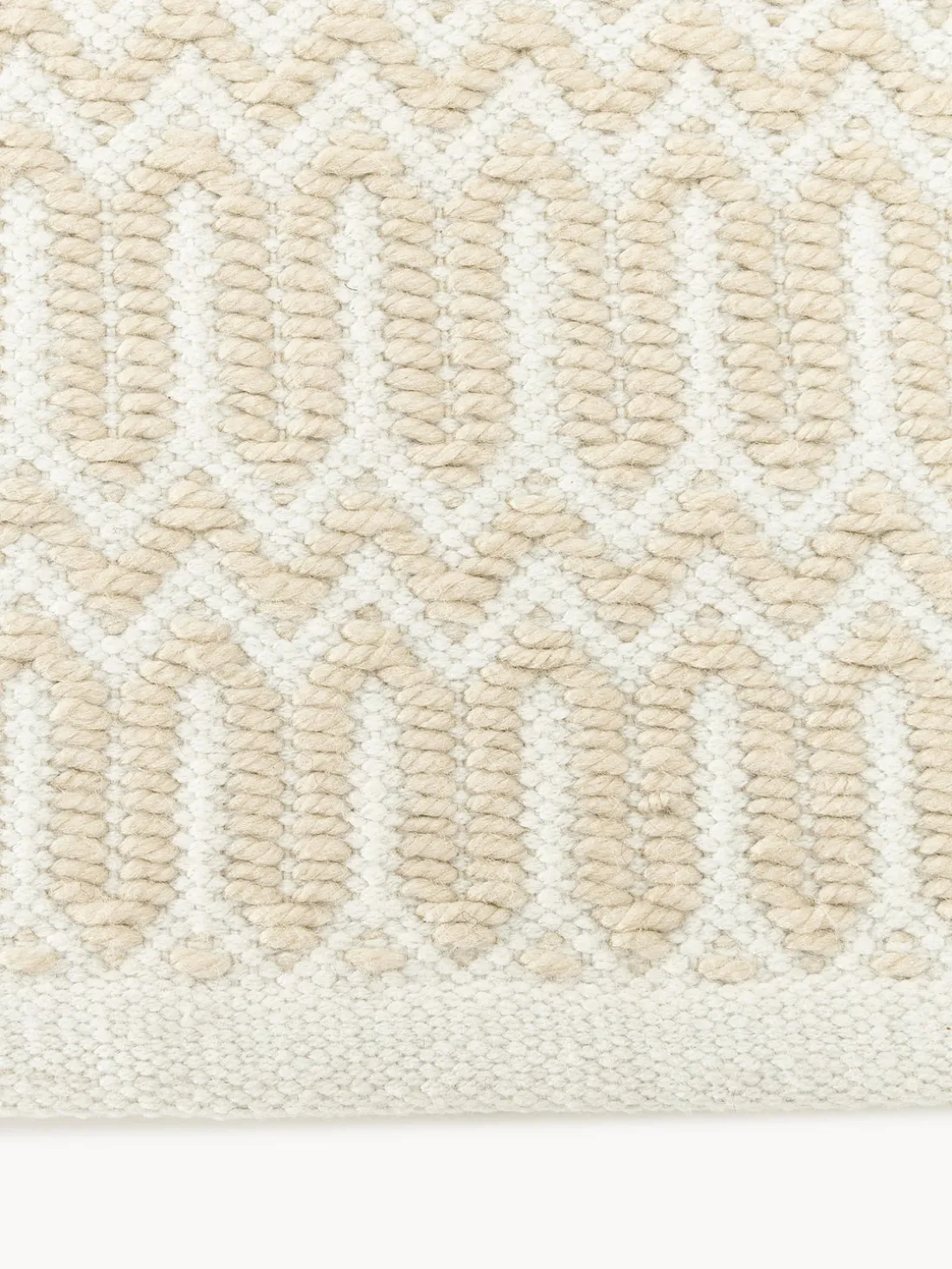 Alfombra exterior artesanal con estampado geométrico Rune