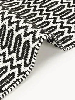 Alfombra exterior artesanal con estampado geométrico Rune