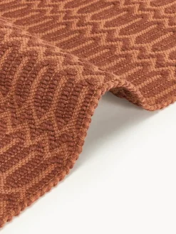 Alfombra exterior artesanal con estampado geométrico Rune