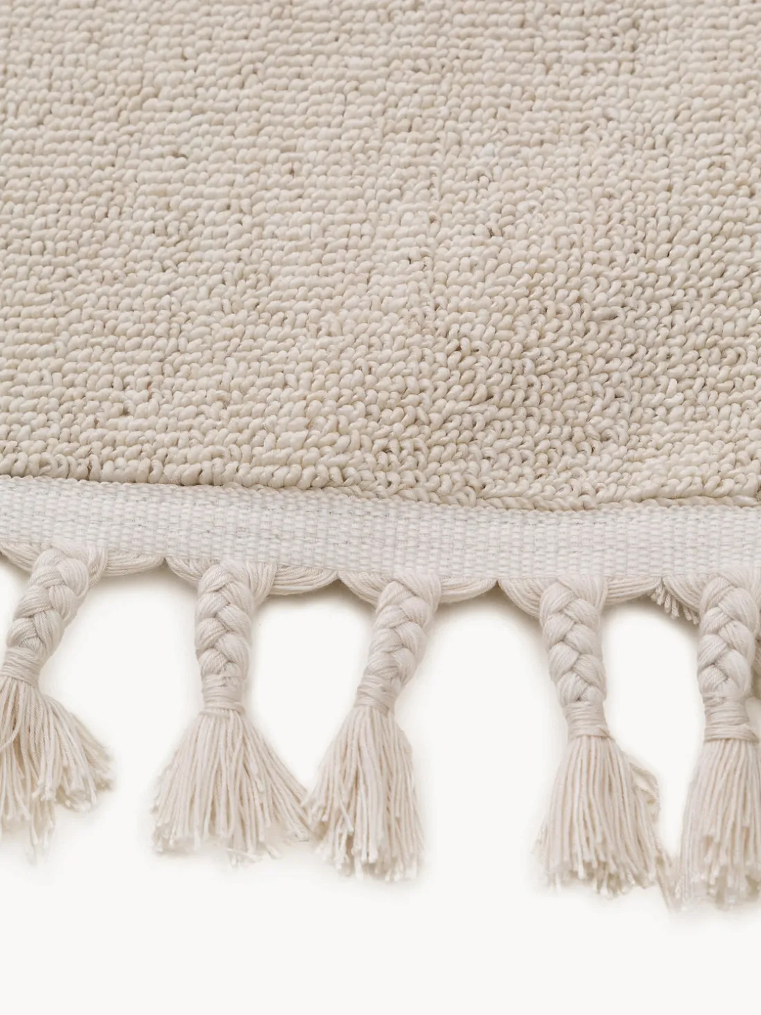 Alfombra infantil texturizada con borlas Momo