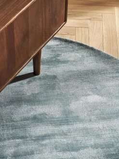 Alfombra redonda artesanal de viscosa Jane