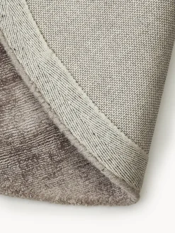 Alfombra redonda artesanal de viscosa Jane