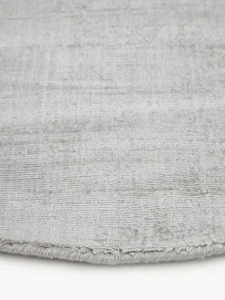 Alfombra redonda artesanal de viscosa Jane