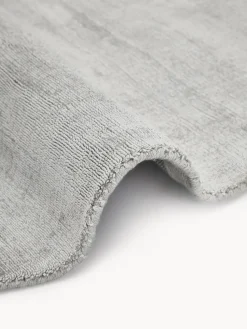 Alfombra redonda artesanal de viscosa Jane