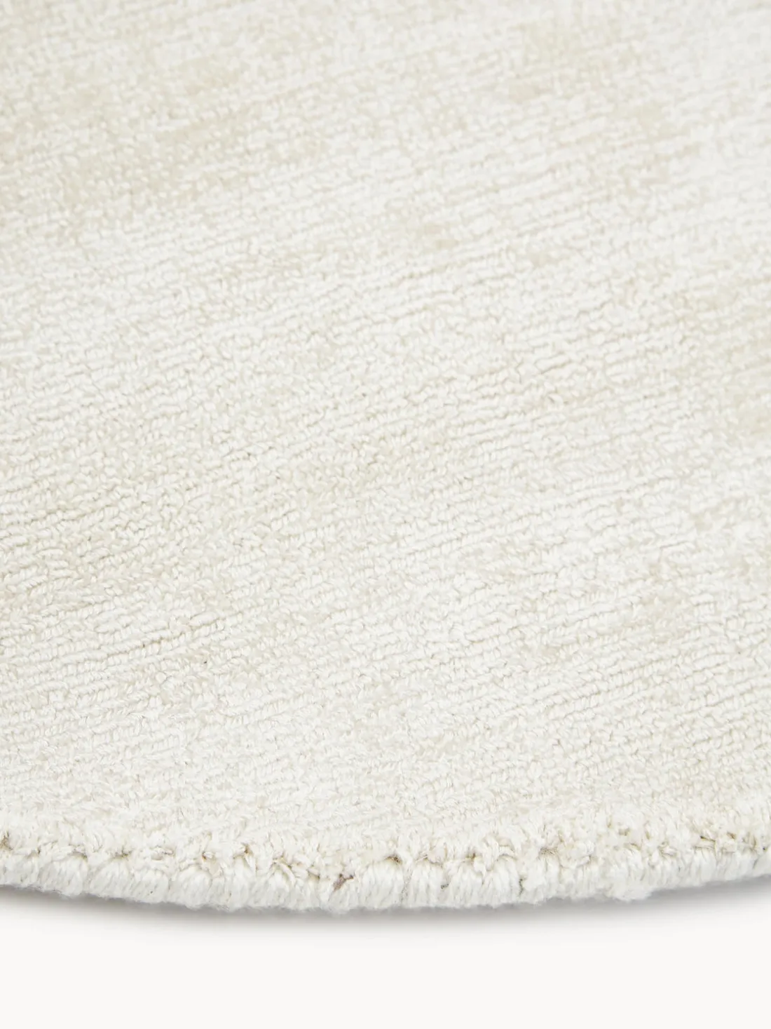 Alfombra redonda artesanal de viscosa Jane