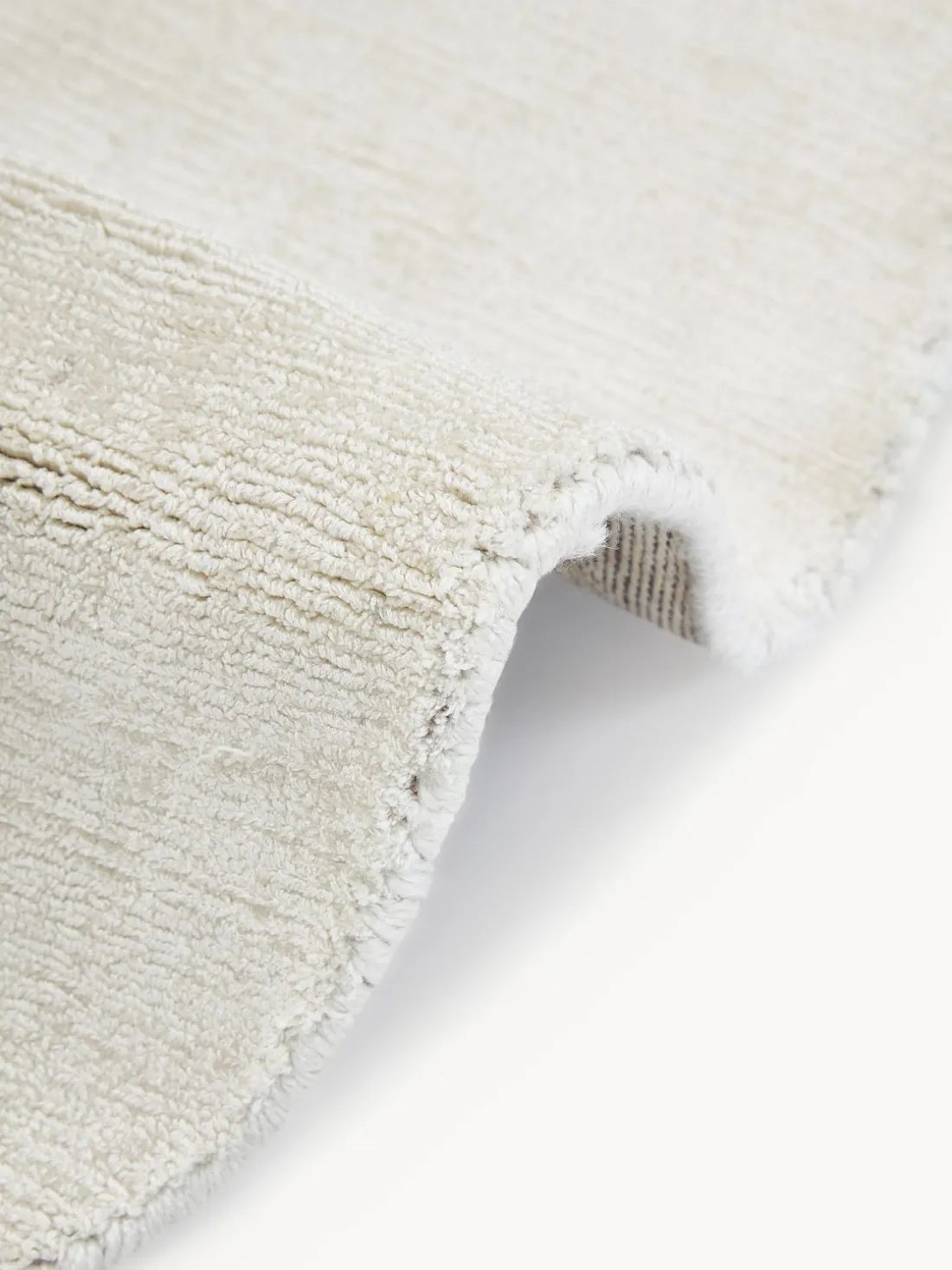 Alfombra redonda artesanal de viscosa Jane