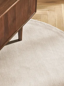 Alfombra redonda artesanal de viscosa Jane